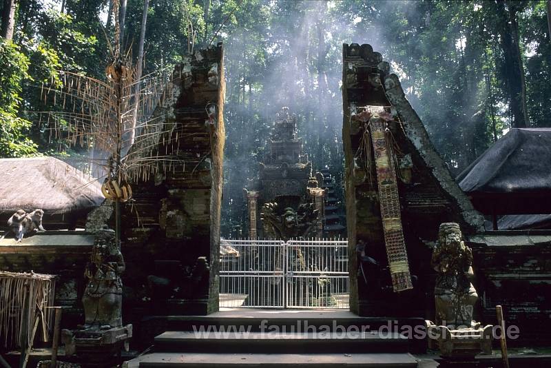 Pura Bukit Sari