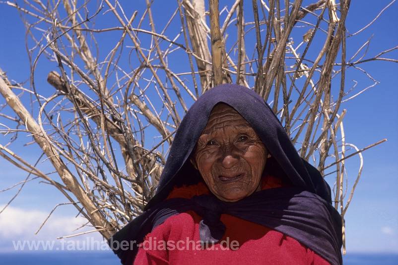 Frau auf der Insel Taquile